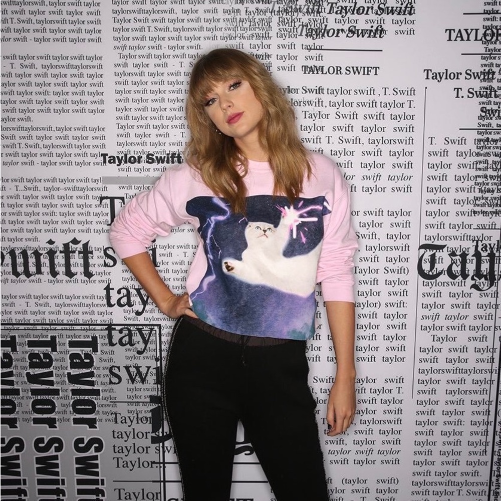 OFFICIAL Taylor Swift Pink Olivia Cropped Crewneck Sweatshirt *RARE*
